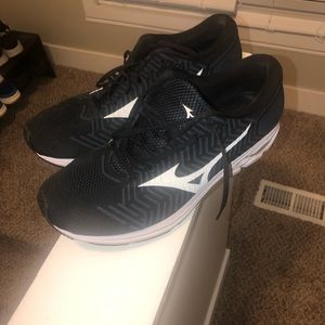 Mizuno Waveknit R2 Running Shoe